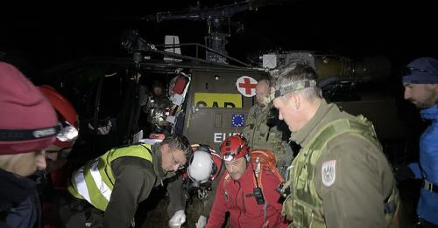 Sa planine Lelija helikopterom EUFOR-a evakuisana žena