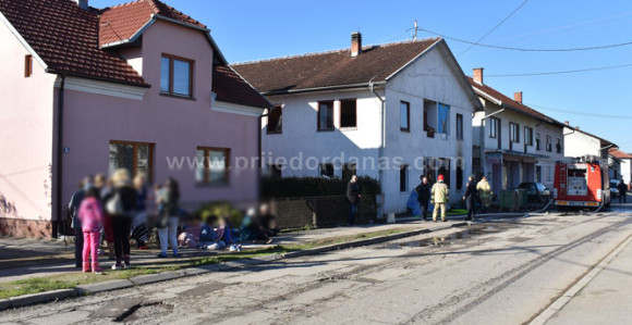 Prijedor: Požar u zgradi, pet osoba završilo u bolnici