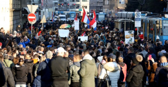 Demonstranti u Zagrebu skandirali "Lopovi, lopovi"