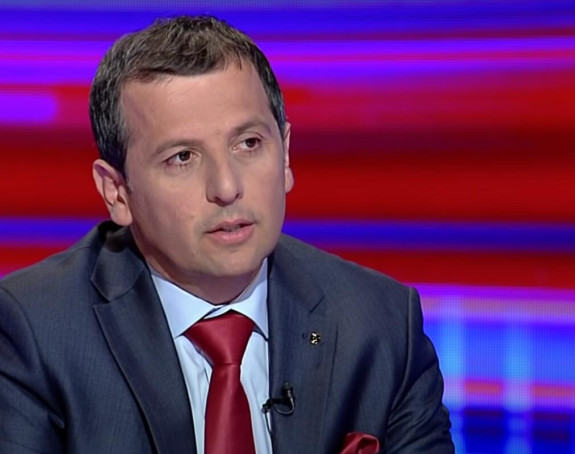 Dodik se poigrava sa Srpskom, samo ga Vučić može obuzdati