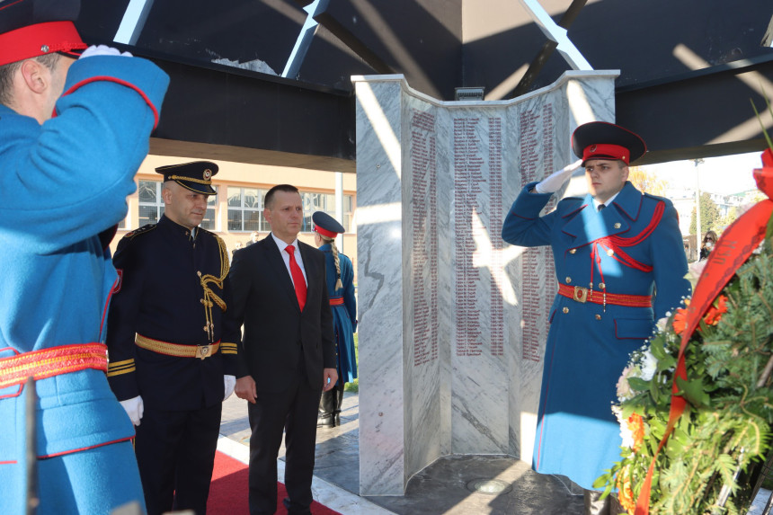 Лукач честитао славу уз жељу да се дочека у миру свака следећа