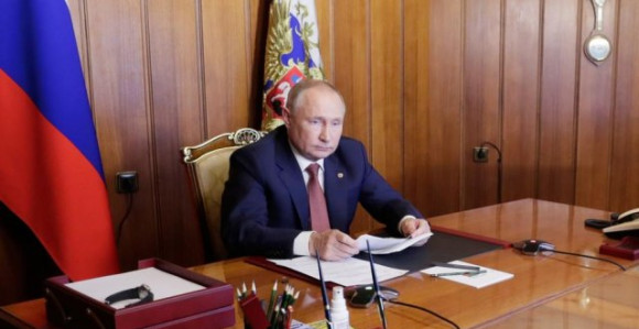 Putin ima tajno dugme na stolu, evo čemu služi