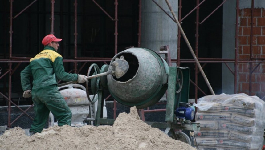 Gazdama milioni, radnicima nada!