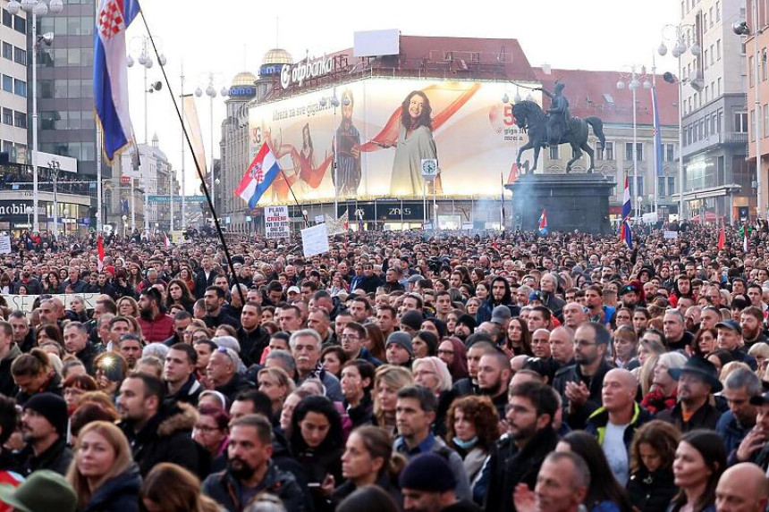 Загреб: Око 15.000 људи на протесту због ковид мјера