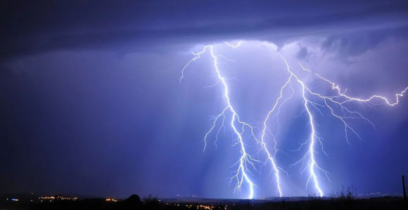 Od udara groma poginula jedna osoba u Šibeniku