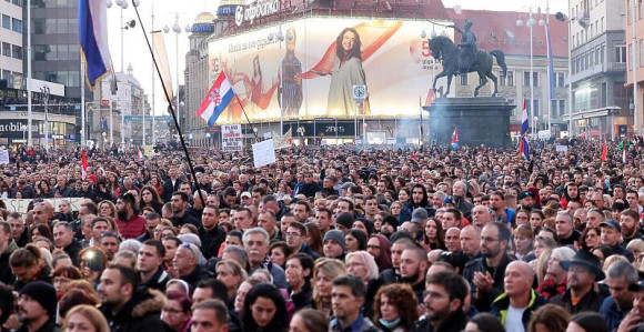 Zagreb: Oko 15.000 ljudi na protestu zbog kovid mjera