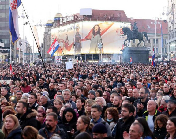 Zagreb: Oko 15.000 ljudi na protestu zbog kovid mjera
