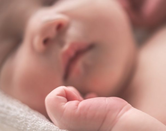 I surogat bebe na popustu na „crni petak“