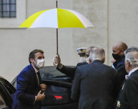 "Pukla ljubav": Dragi Emanuele...Makron pobjesnio