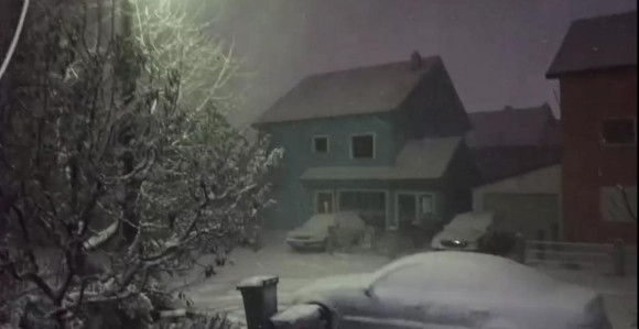 Dva šlepera zaglavljena na prevoju Čemerno