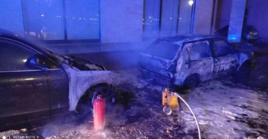 Trebinje: U požaru potpuno uništena dva vozila