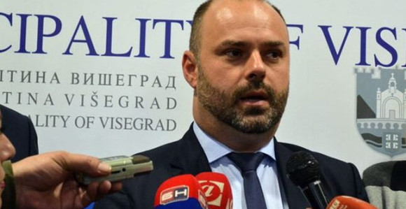 Načelnik tužio odbornika pa povukao tužbu