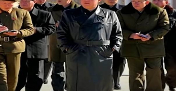 Severna Koreja zabranila kožne mantile svojim građanima!