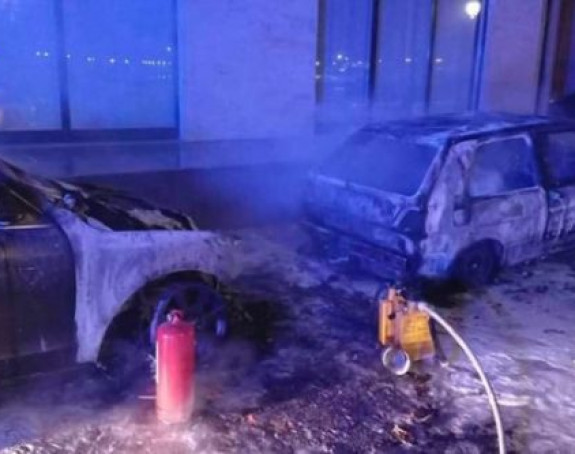 Требиње: У пожару потпуно уништена два возила