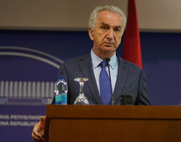Šarović: Dodik se krije iza Republike Srpske i naroda