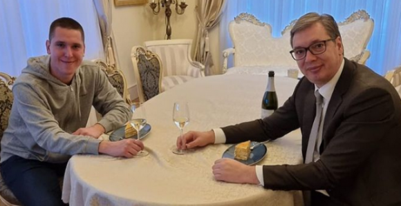 Vučić sa sinom Danilom: Predaja nije opcija