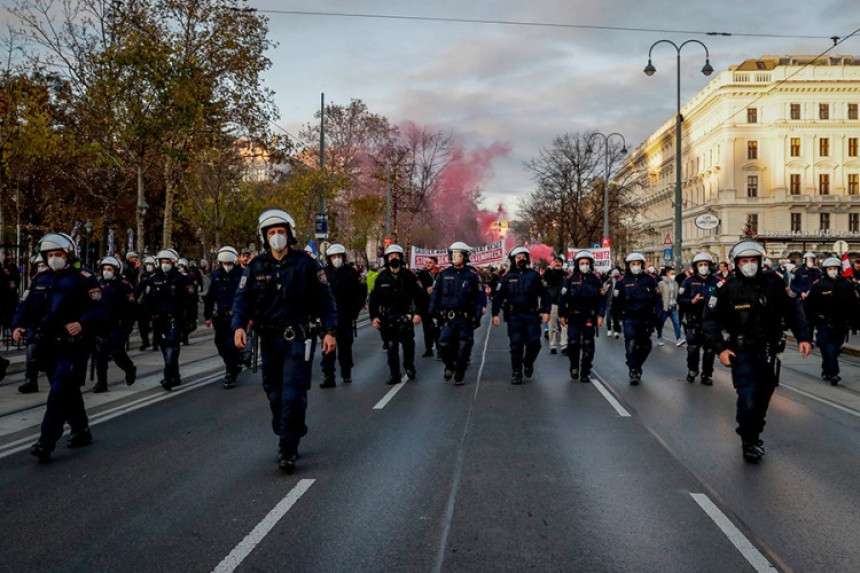 Protesti zbog kovid mjera u Beču, blokiran centar