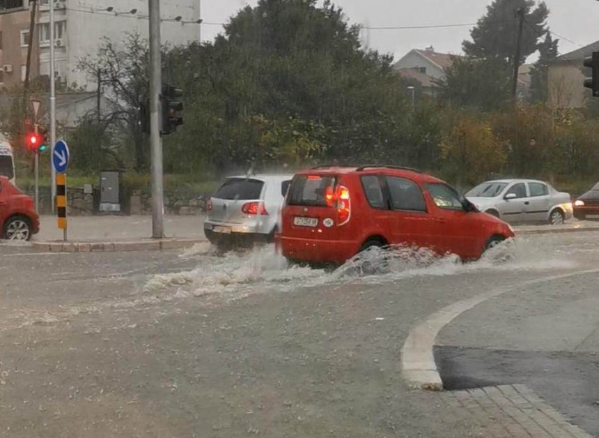 Potop u Splitu - zatvoreni putevi u Dalmaciji (VIDEO)