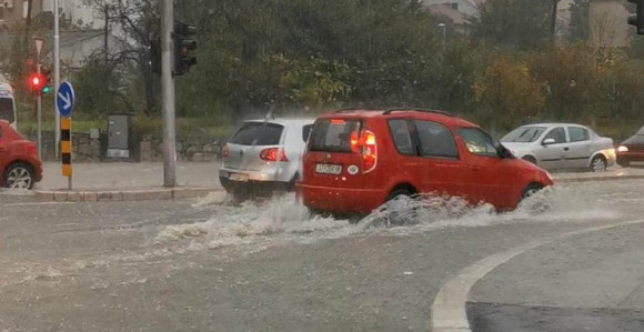 Potop u Splitu - zatvoreni putevi u Dalmaciji (VIDEO)