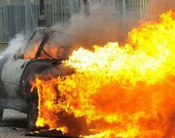 Gorjelo šest vozila na Dobrinji, jedno lice uhapšeno