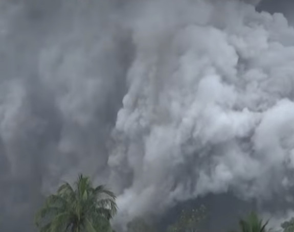 14 osoba stradalo u erupciji vulkana u Indoneziji