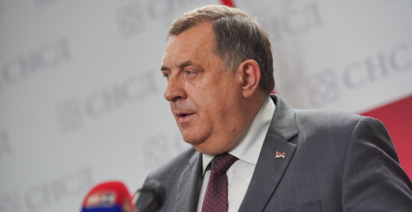Потребан му је новац да отплати камате кредита