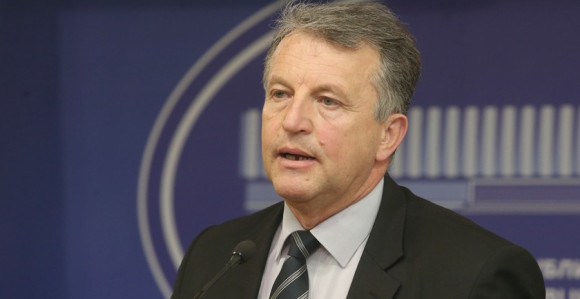 Priča o vraćanju nadležnosti obična farsa SNSD-a