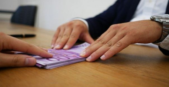 Ubedila muža da ima alchajmerovu bolest pa mu godinama krala novac s računa!