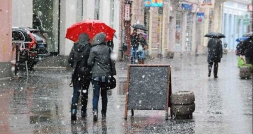 Oblačno vrijeme sa susnježicom i snijegom