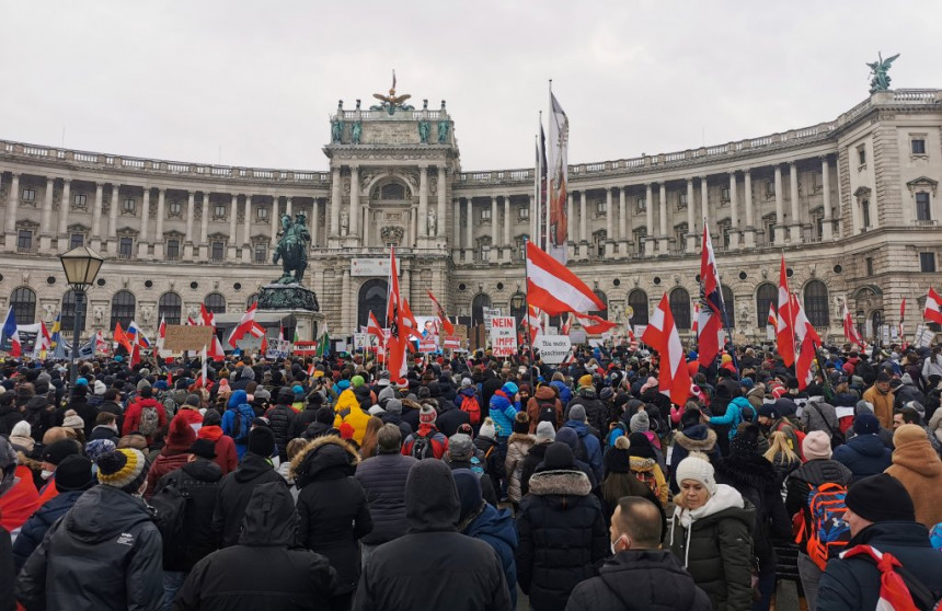 Više hiljada ljudi na ulicama Beča zbog kovid mjera