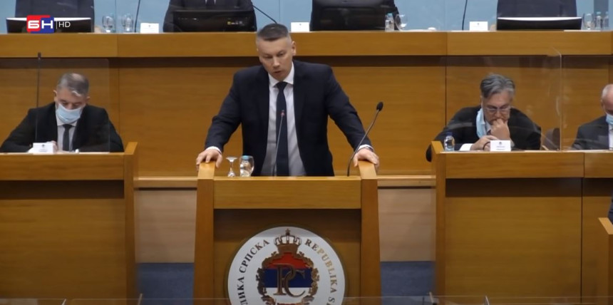 Dok se mi dijelimo, Republika Srpska je pred kolapsom