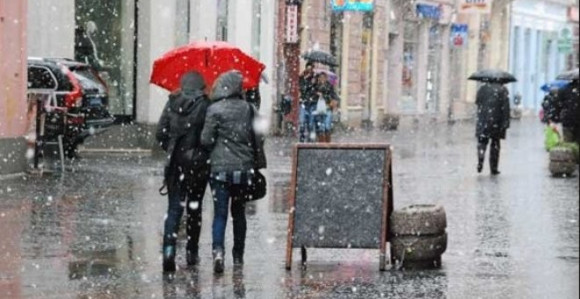 Oblačno vrijeme sa susnježicom i snijegom