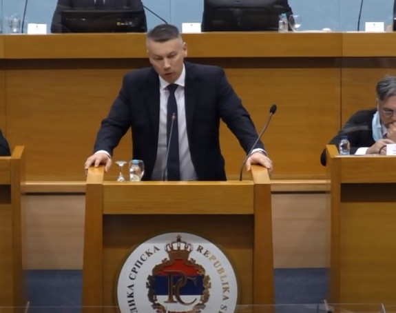 Dok se mi dijelimo, Republika Srpska je pred kolapsom