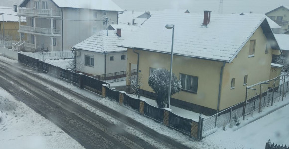 Prvi veći snijeg u Bijeljini ove zime (FOTO)