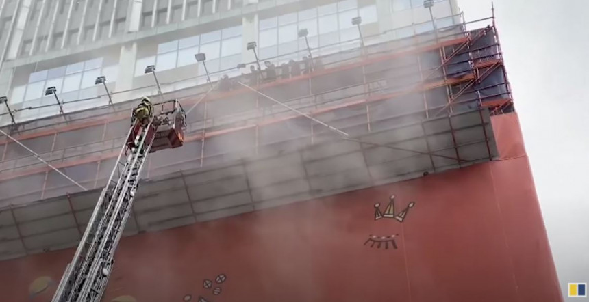 Požar u Svjetskom trgovinskom centru, 300 ljudi zarobljeno