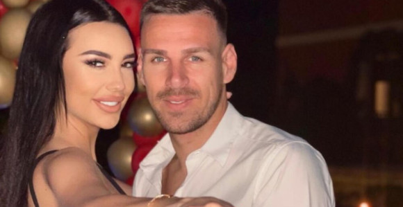 Porodila se Kaća: Pjevačica i fudbaler dobili prvo dijete