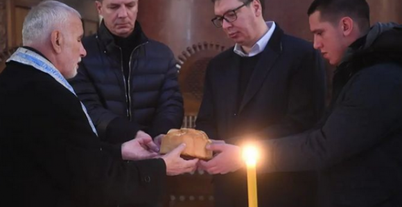 Predsjednik Vučić: Srećna slava svima koji slave!