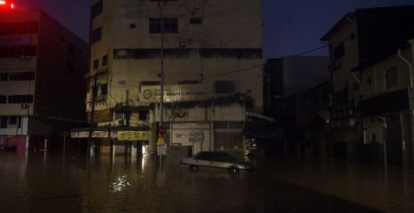 Oluja izazvala poplave, 22.000 ljudi evakuisano