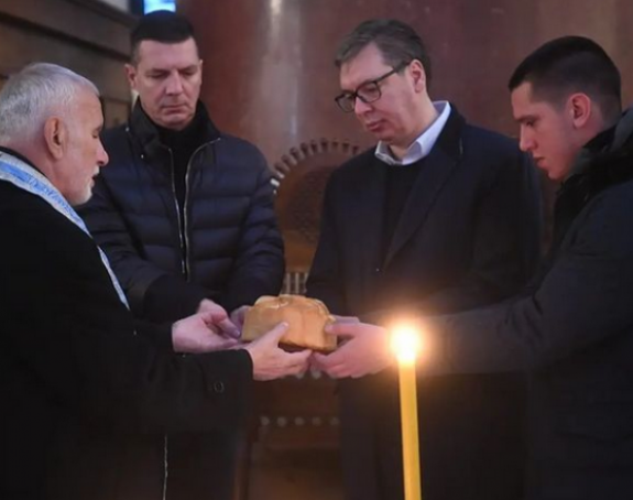 Predsjednik Vučić: Srećna slava svima koji slave!