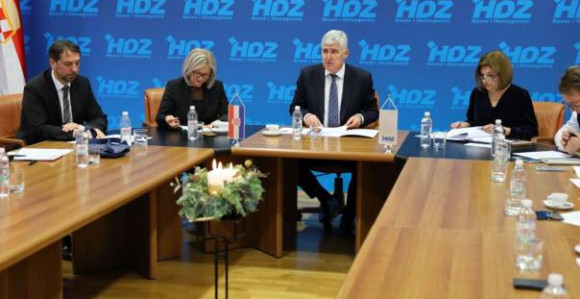 Hitno otkloniti sve anomalije političkog sistema