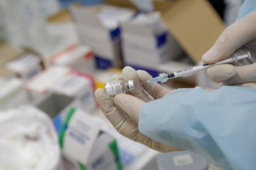 Platili medicinskoj sestri da ih vakciniše lažnim vakcinama