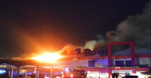 Požar u novosadskom hipermarketu "Tempo"