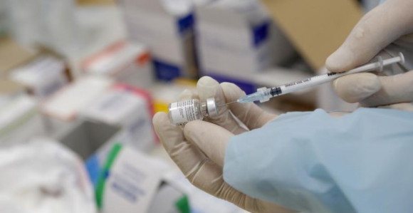 Platili medicinskoj sestri da ih vakciniše lažnim vakcinama
