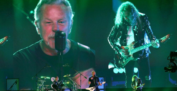 Metalika je naš dobar drug: Zastava Srbije na rođendanskom koncertu!