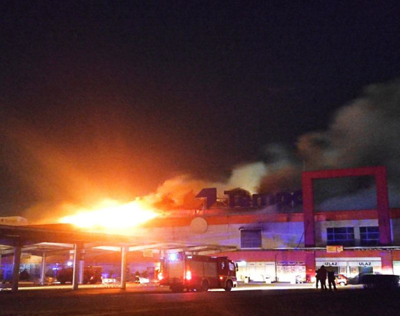 Пожар у новосадском хипермаркету "Темпо"