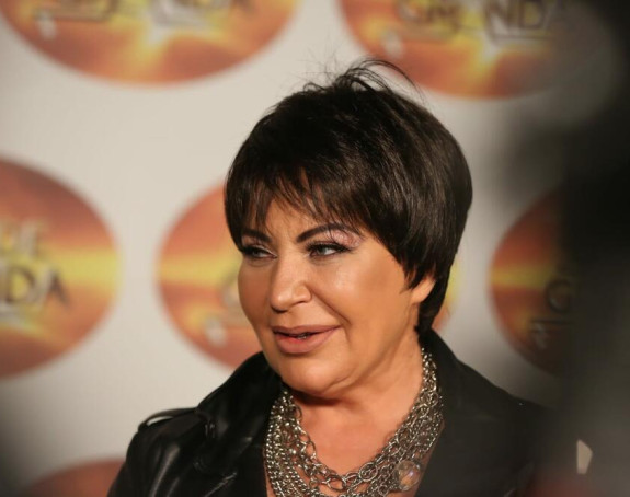 Stoja osigurala zadnjicu kao Džej Lo!