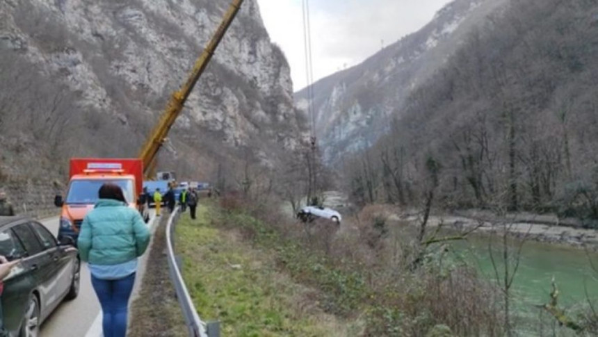 Vozilo sletjelo u Vrbas, traga se za vozačem