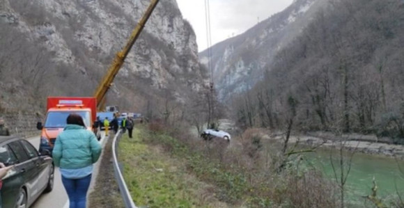 Vozilo sletjelo u Vrbas, traga se za vozačem
