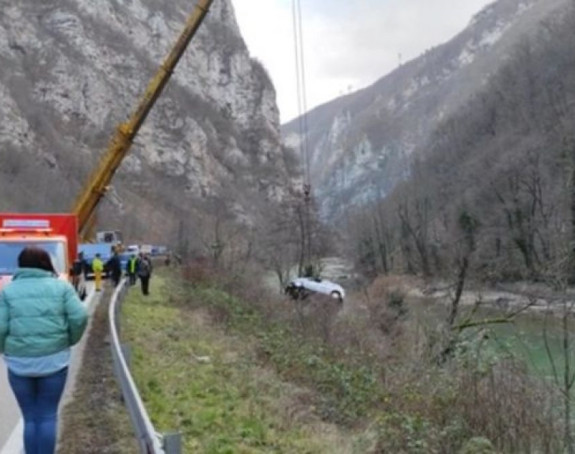 Vozilo sletjelo u Vrbas, traga se za vozačem