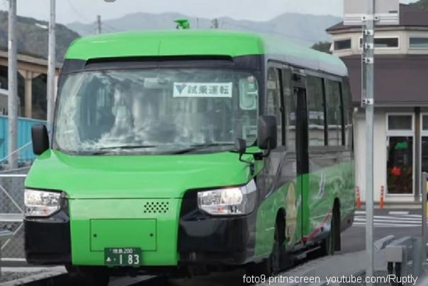 U Japanu napravljen prvi na svetu autobus koji se pretvara u voz!